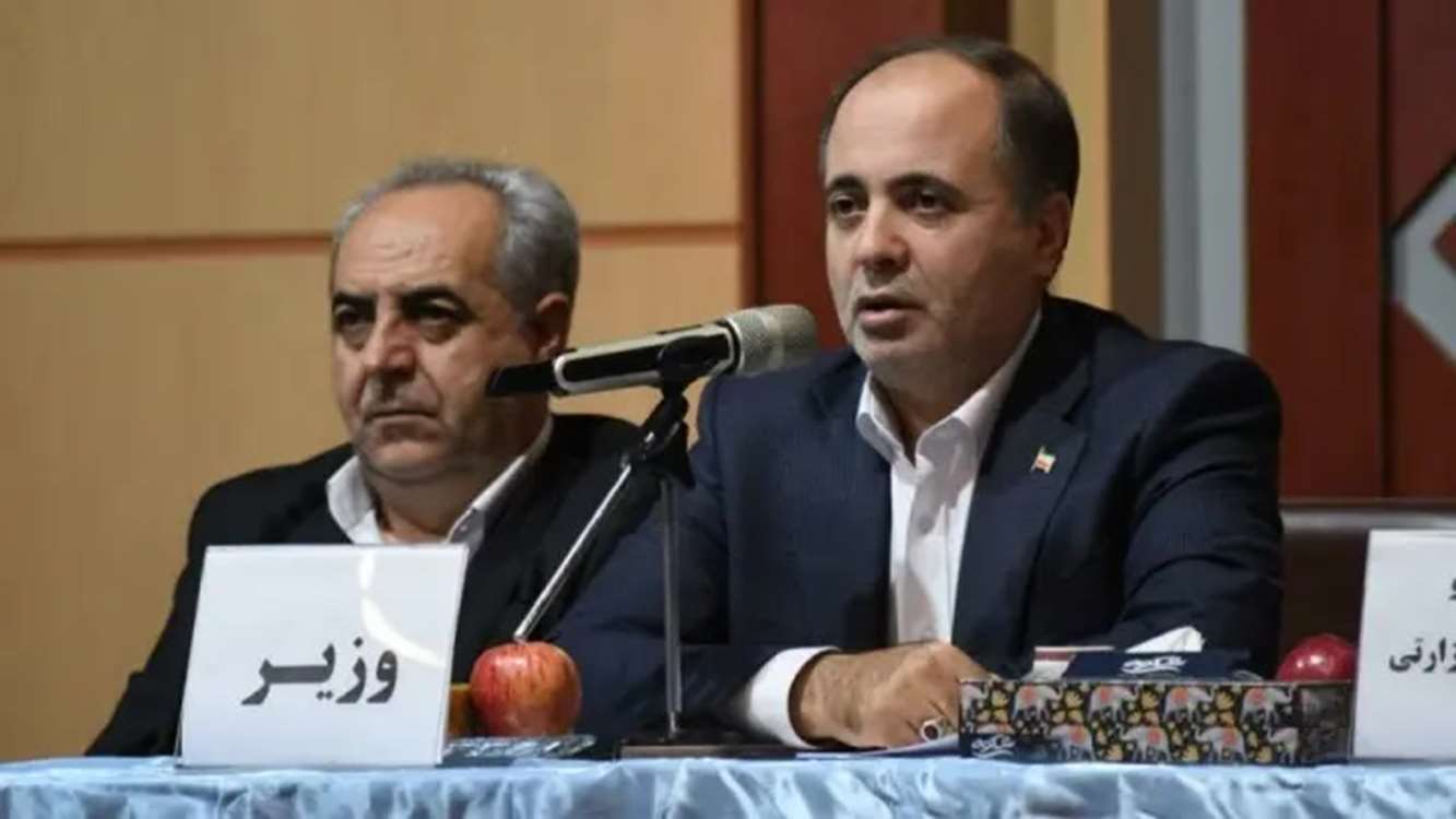 Tarım Bakanı Gulamreza Nuri, Şebister’de modern tarım ve su yönetimi üzerine konuşma yaptı. 
