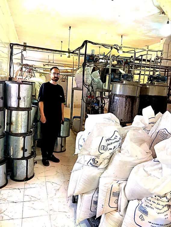 Nişabur’da açılan arı yemi fabrikası, yıllık 2500 ton üretim kapasitesiyle arıcılara destek sağlıyor. 