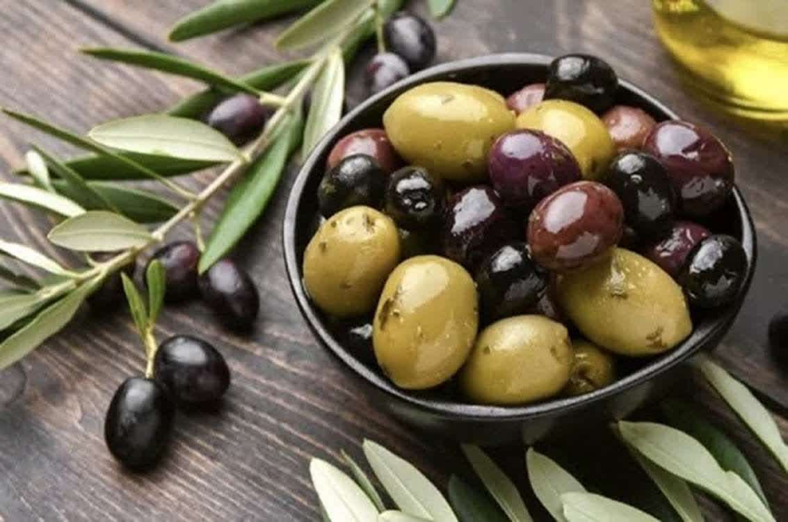 Beyza ilçesinde zeytin hasadı sürerken, üretim artışı çiftçilerin gelirine katkı sağlıyor. 